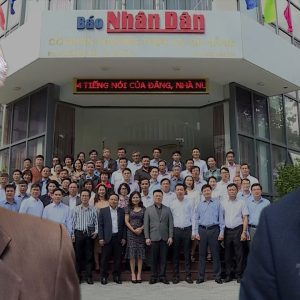 Nấp dưới trướng Đảng, báo chí chính thống “đói meo râu”. Phận “nô bộc” như bị trói