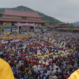 Nghịch lý Việt Nam xã hội càng bất an nhà Chùa càng giàu?